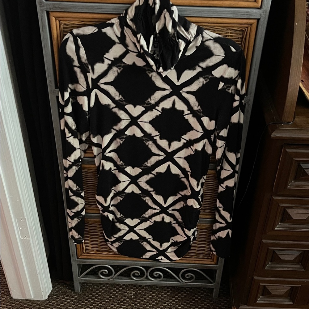 Women's Black & White Patterned Long-Sleeve Funnel Neck Top